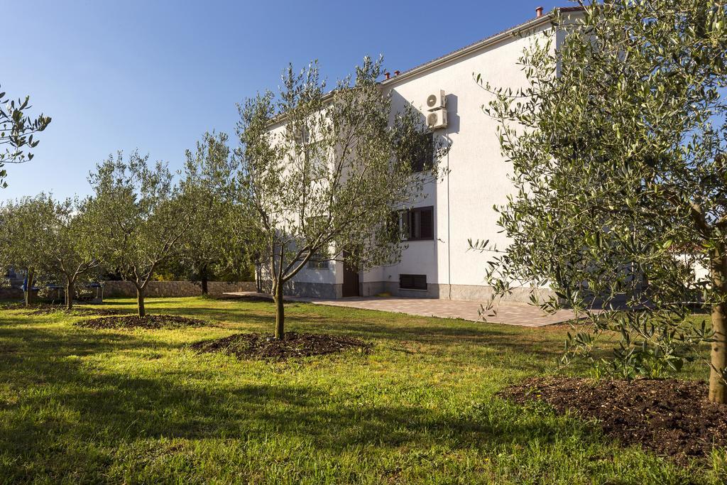 Apartments Renata Pinezići Eksteriør bilde