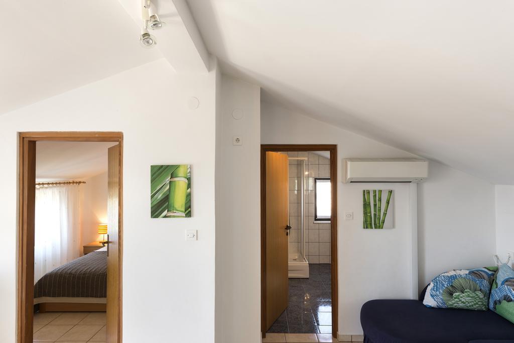 Apartments Renata Pinezići Eksteriør bilde